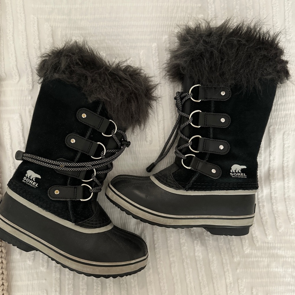 Sorel Girl’s Black Waterproof Winter Boots With Fur Trim 1 (Little girl)
